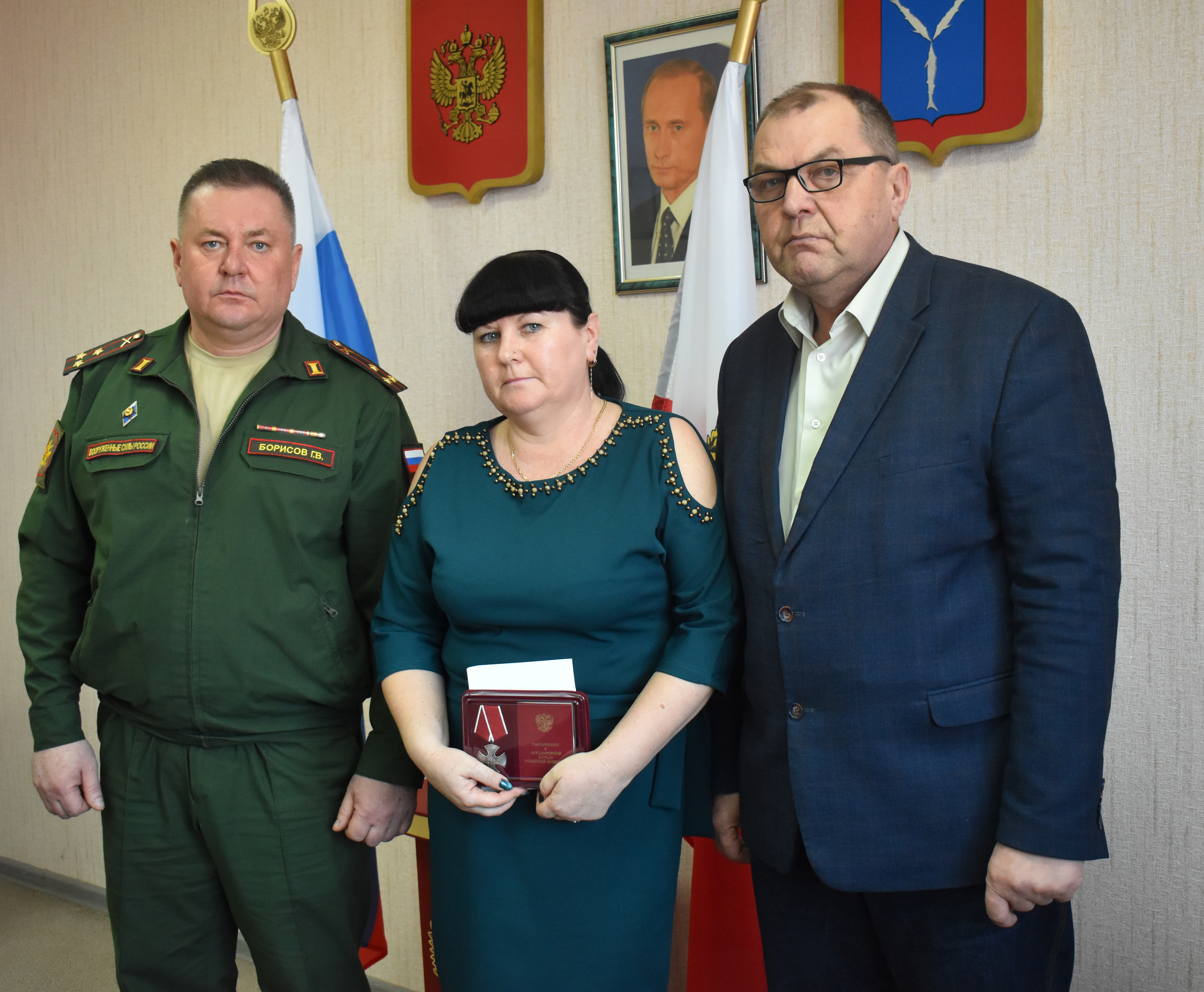 Маме погибшего в ходе СВО военнослужащего Сергея Кувшинова вручили Орден Мужества